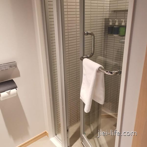 由縁新宿の客室シャワー